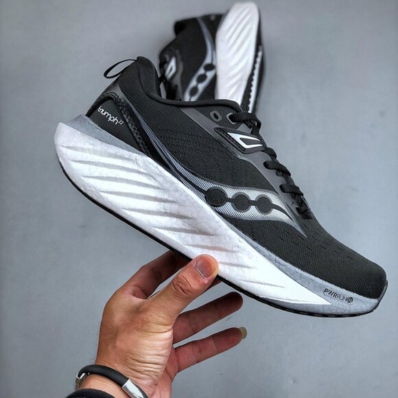 Saucony Triumph 22 Black Sports Jogging Shoes main image 4